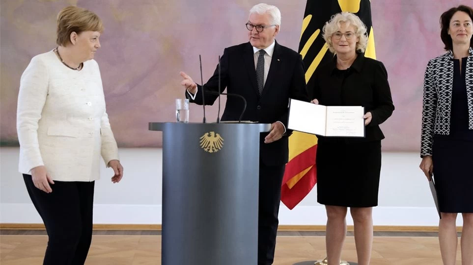 «Οργιάζουν» τα σενάρια για την υγεία της Μέρκελ – Εμφανίζεται να τρέμει ξανά σε νέο βίντεο – Ανήσυχη η Γερμανίδα καγκελάριος